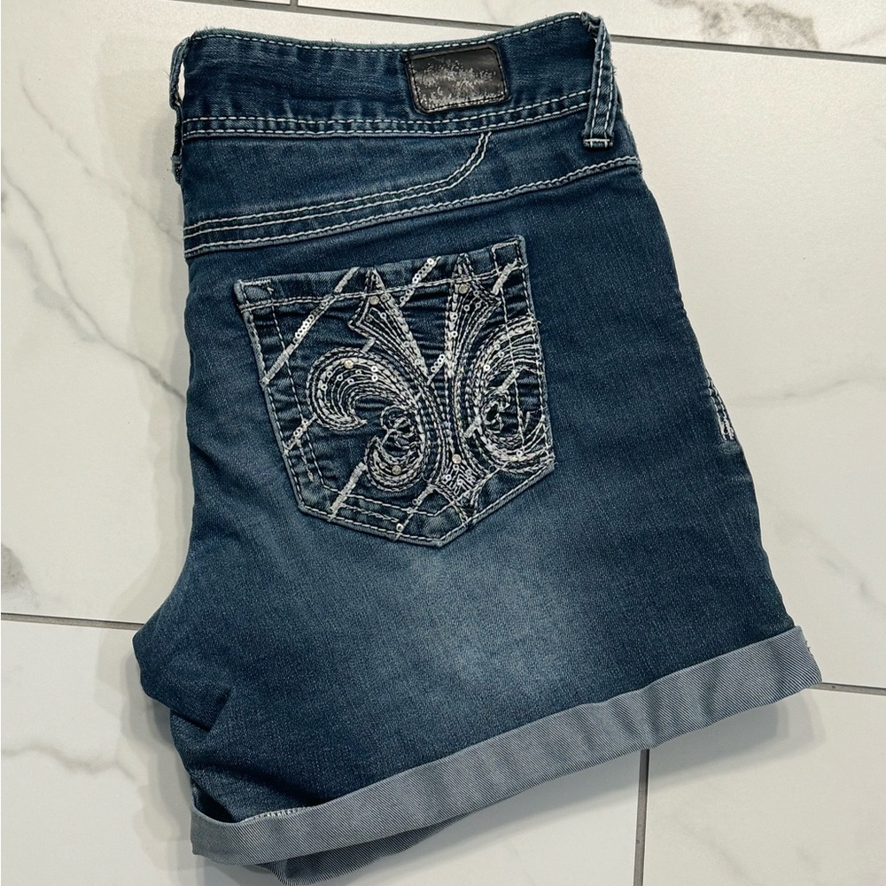 Vanity size 28 Jean shorts